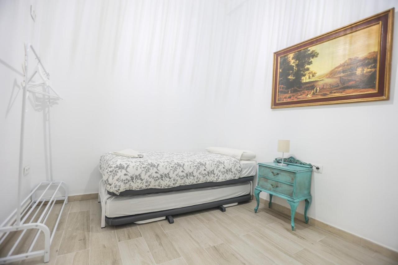 Apartamentos Catedral Malaga Exterior photo